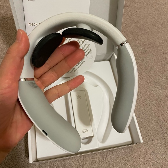 SKG Neck Massager with Heat, Electric Intelligent Neck Massager for Pain Relief - Picture 3 of 8